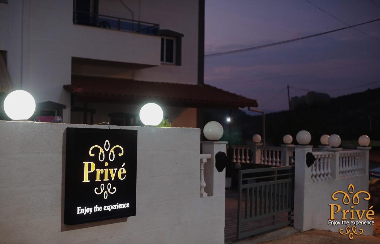 Prive And 3*